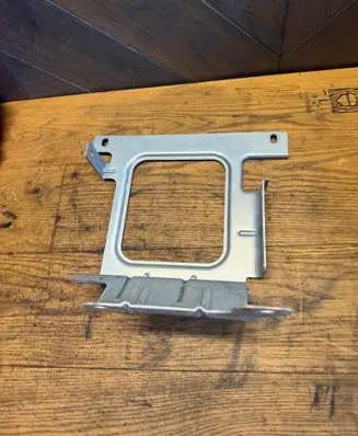 Nissan Leaf I (ZE0) Battery bracket 