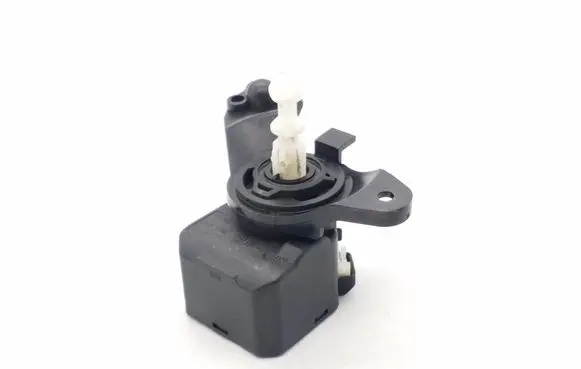 Volkswagen PASSAT B6 Headlight level adjustment motor 00883000