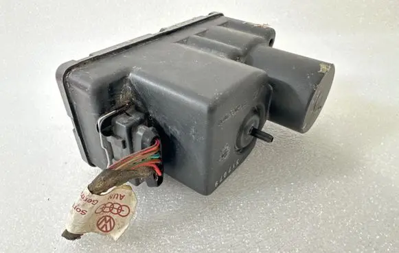 Audi Coupe Central locking vacuum pump 443862257H