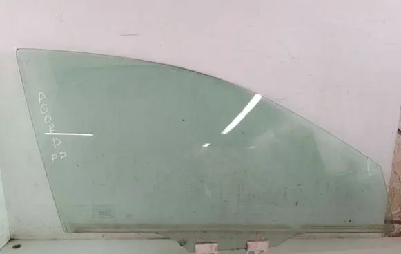 Honda Accord Front door window glass four-door 43R00035