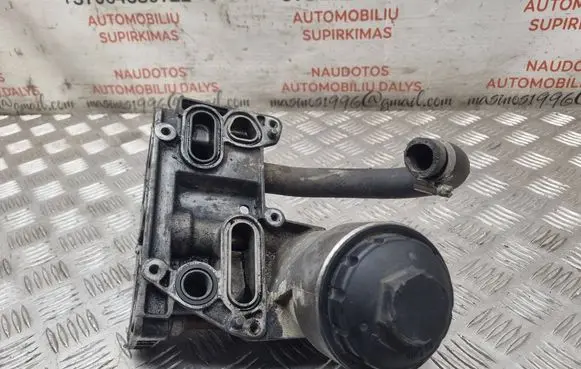Volkswagen Touareg I Oil filter mounting bracket 070115389B
