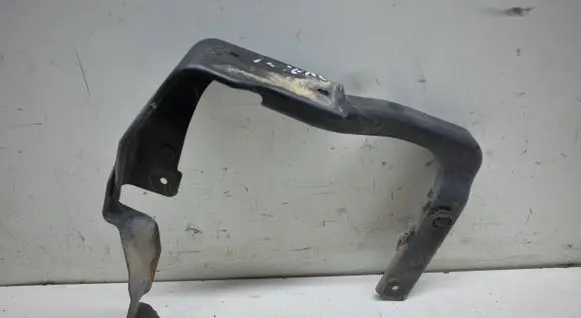 Mazda CX-7 Intercooler pipe mounting bracket 