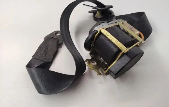 Peugeot 607 Front seatbelt