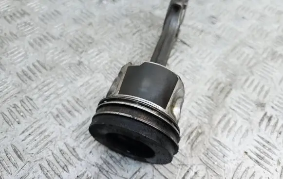 Nissan Navara D23 Piston with connecting rod 85L145