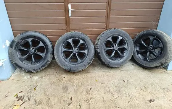 Nissan Navara D40 R17 alloy rim 255