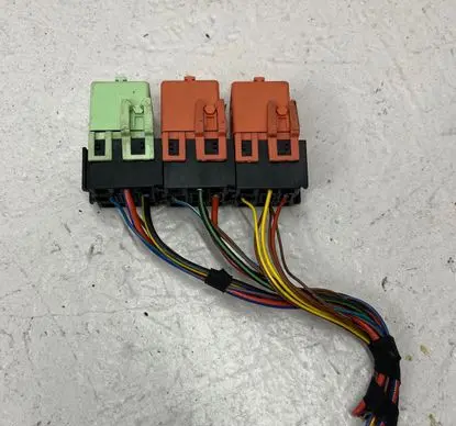 BMW 5 E60 E61 Other relay 1742690