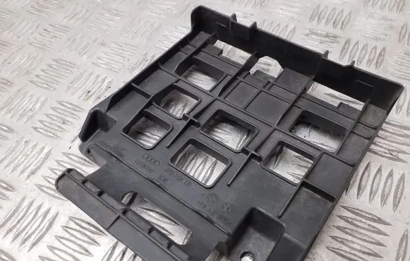 Audi A3 S3 A3 Sportback 8P Other engine bay part 8P0906131