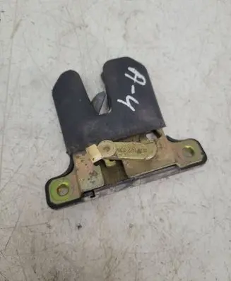 Audi A4 S4 B5 8D Tailgate/trunk/boot lock/catch/latch 8D5827505