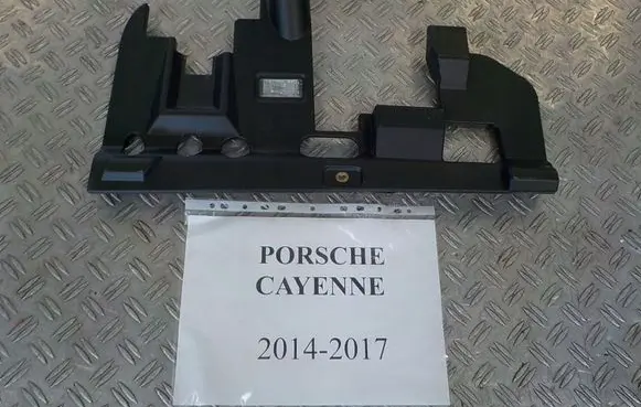 Porsche Cayenne (92A) Dashboard lower bottom trim panel 7P5815173D