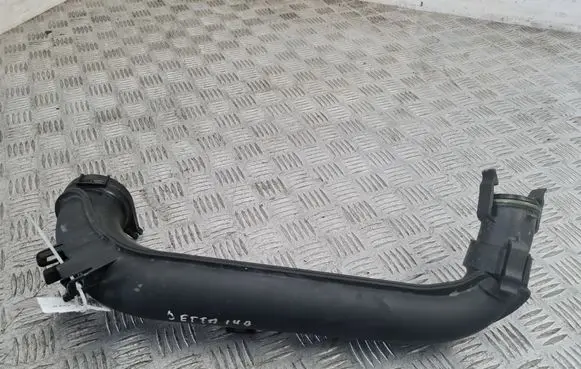 Volkswagen Jetta VI Air intake hose/pipe