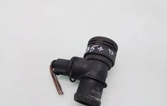 Volkswagen PASSAT B5.5 Engine coolant pipe/hose 3B0122291J