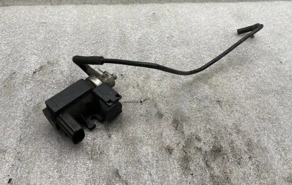 Audi A6 S6 C5 4B Turbo solenoid valve 8E0906627C