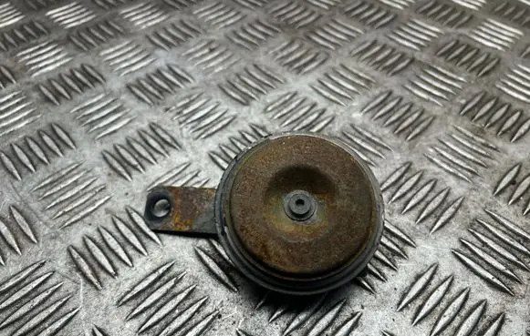 Toyota Prius+ (ZVW40) Horn signal 8651048070