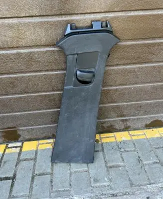 Volvo XC40 (B) pillar trim (top) 31479715 F965
