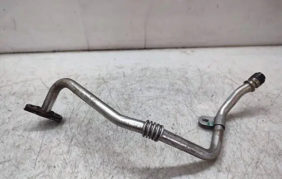 Nissan X-Trail T32 Turbo turbocharger oiling pipe/hose