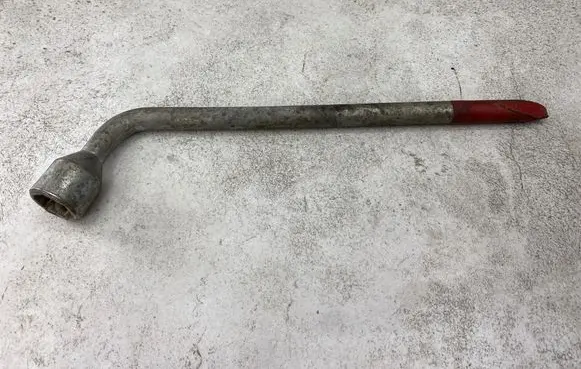 Volvo XC90 Wheel nut wrench 9133668