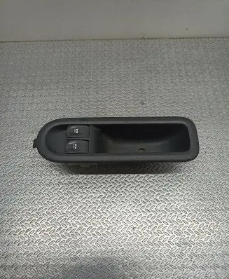 Renault Twingo II Electric window control switch 8200356513