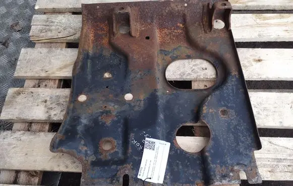 Jeep Cherokee III KJ Engine splash shield/under tray 52129290AC