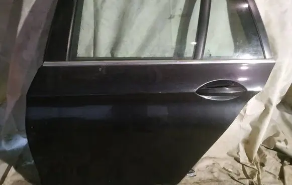 BMW 5 GT F07 Rear door JUODOS