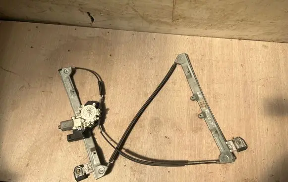 Mitsubishi Colt Front door window regulator with motor 