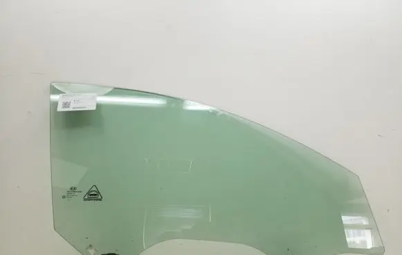KIA Sportage Front door window glass four-door