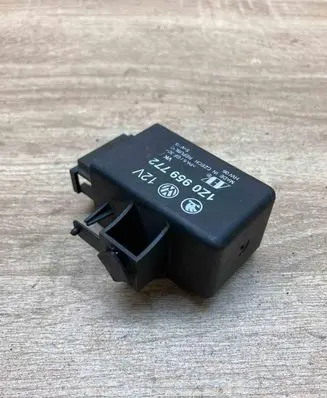 Volkswagen PASSAT B6 Seat heating relay 1Z0959772