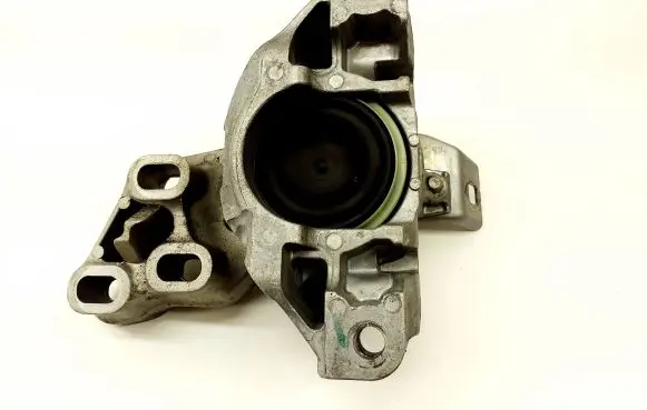 Mercedes-Benz GLA W156 Engine mount bracket A2462400617