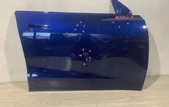 Tesla Model Y Front door NKO1784