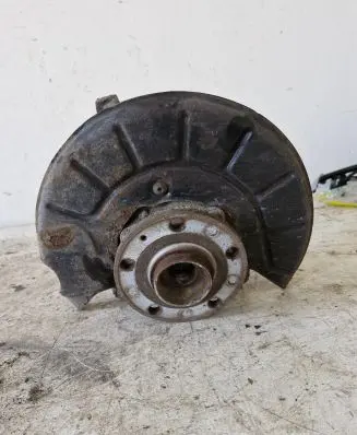 Volkswagen PASSAT B6 Front wheel hub