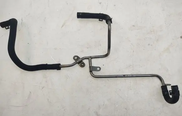 Volkswagen Jetta VI Fuel line pipe 03L201360R