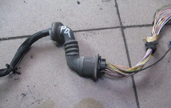 Ford Puma Front door wiring loom/harness boot AMP965028