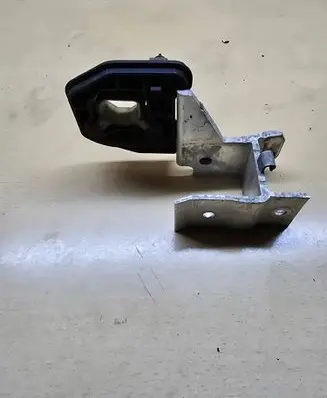 BMW 4 F32 F33 Radiator mount bracket 8620732