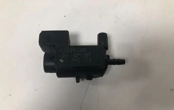 BMW 5 E60 E61 Turbo solenoid valve 72234100