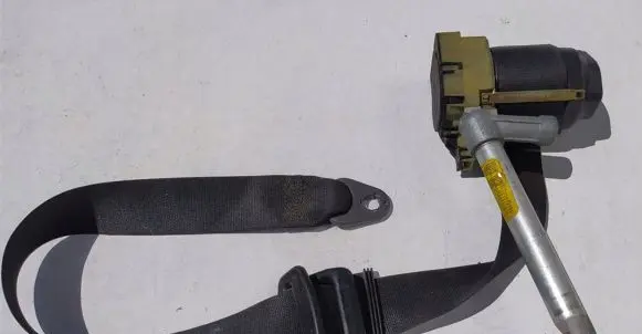 Mercedes-Benz E W210 Front seatbelt 2108600885