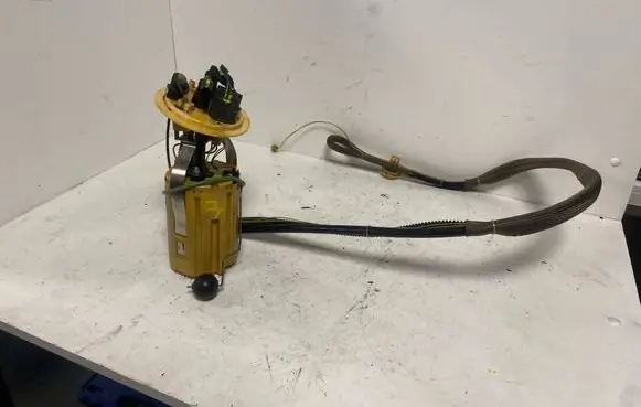 Volvo XC70 In-tank fuel pump 30671066 90303065