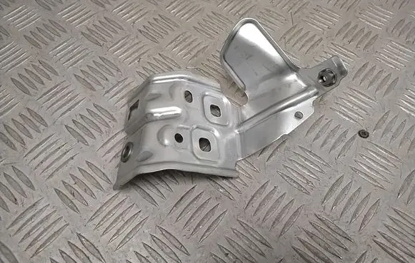 Mercedes-Benz CLA C118 X118 Fender mounting bracket A1188804400