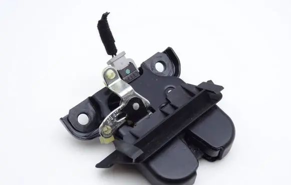 Audi A4 S4 B5 8D Tailgate/trunk/boot lock/catch/latch 8D9827520A