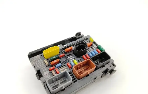 Citroen C5 Fuse module 9667044980
