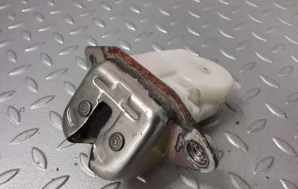 Subaru Forester SJ Tailgate/trunk/boot lock/catch/latch 63032FG101