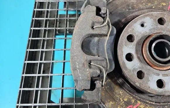 Front brake caliper