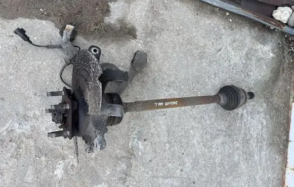 Jaguar XJ X351 Rear wheel hub 5X235A971AA