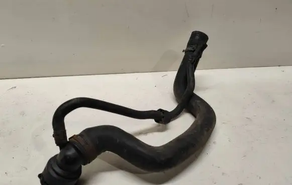 Volkswagen PASSAT B6 Engine coolant pipe/hose 6Q0122291E