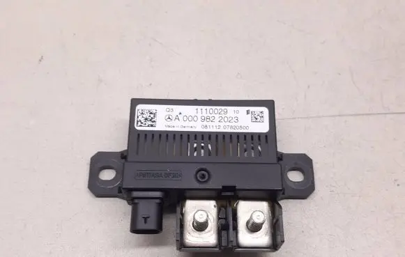 Mercedes-Benz E W212 Charging relay A0009822023 1110029 08111207820500