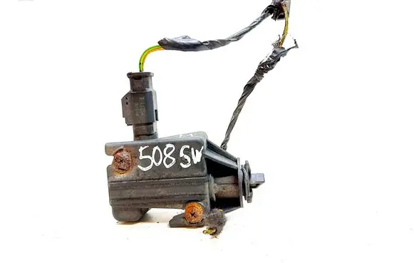 Fuel tank cap lock