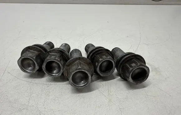 Volvo XC60 Nuts/bolts 