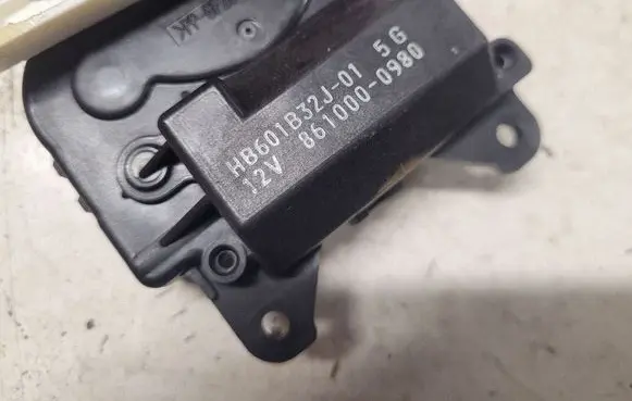 Mazda 5 Air flap motor/actuator HB601B32J01