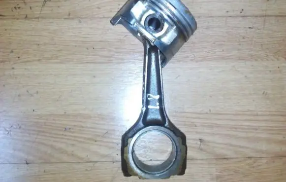 Renault Laguna I Piston with connecting rod