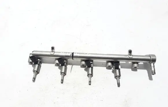 Volvo XC60 Fuel main line pipe