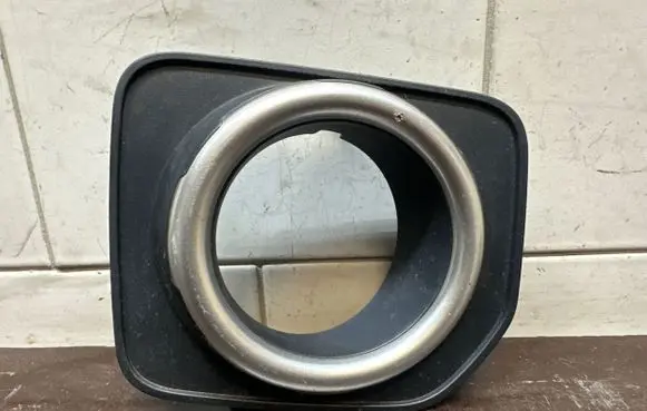 Land Rover Discovery 4 - LR4 Front fog light trim/grill EH2215A245AB