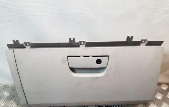 Glove box